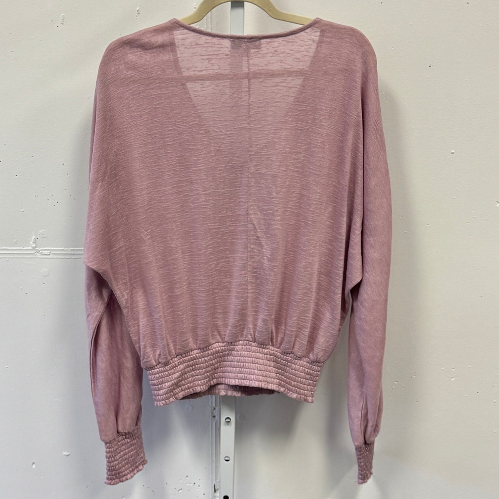 Evereve Lilac‎ Smocked Hem V-Neck Long Sleeve Knit Top Lilac Purple Medium - Picture 2 of 8